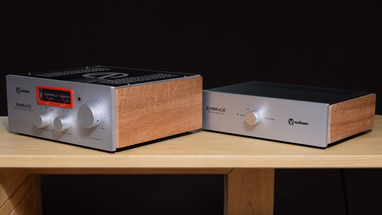 Audiozen Embrace - Hybrid hugging amplifier with separate power supply unit